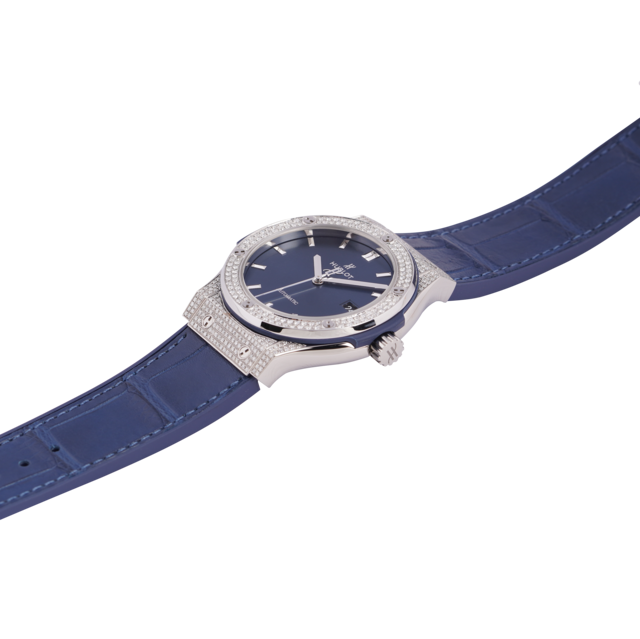 Hublot CF blue dial pave diamonds 42mm nghiêng Hublot CF blue dial pave diamonds 42mm nghiêng