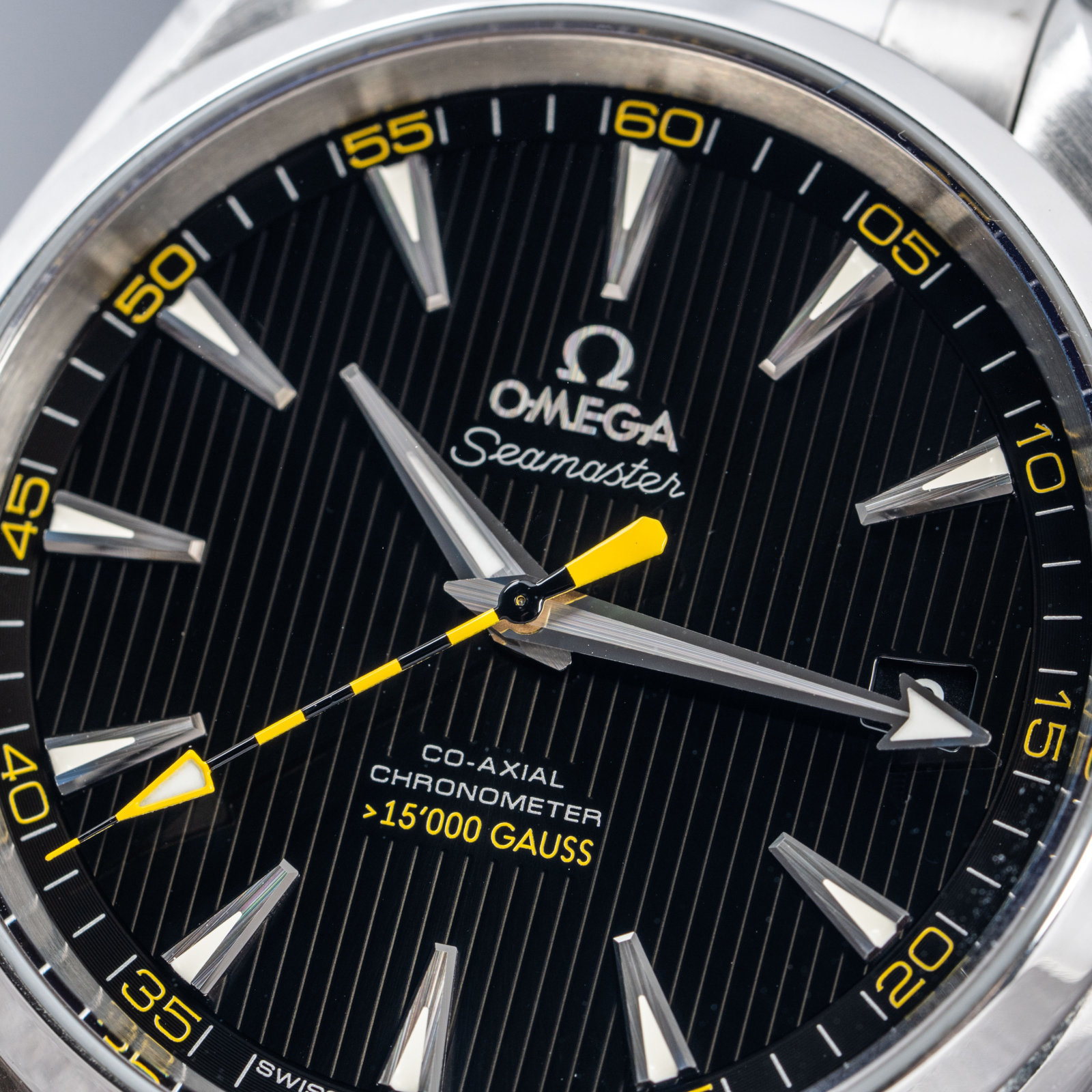 [USED] Đồng Hồ Nam Omega Aqua Terra 15000'Gauss Co-axial Chronometer 41.5mm 231.10.42.21.01.002 dial