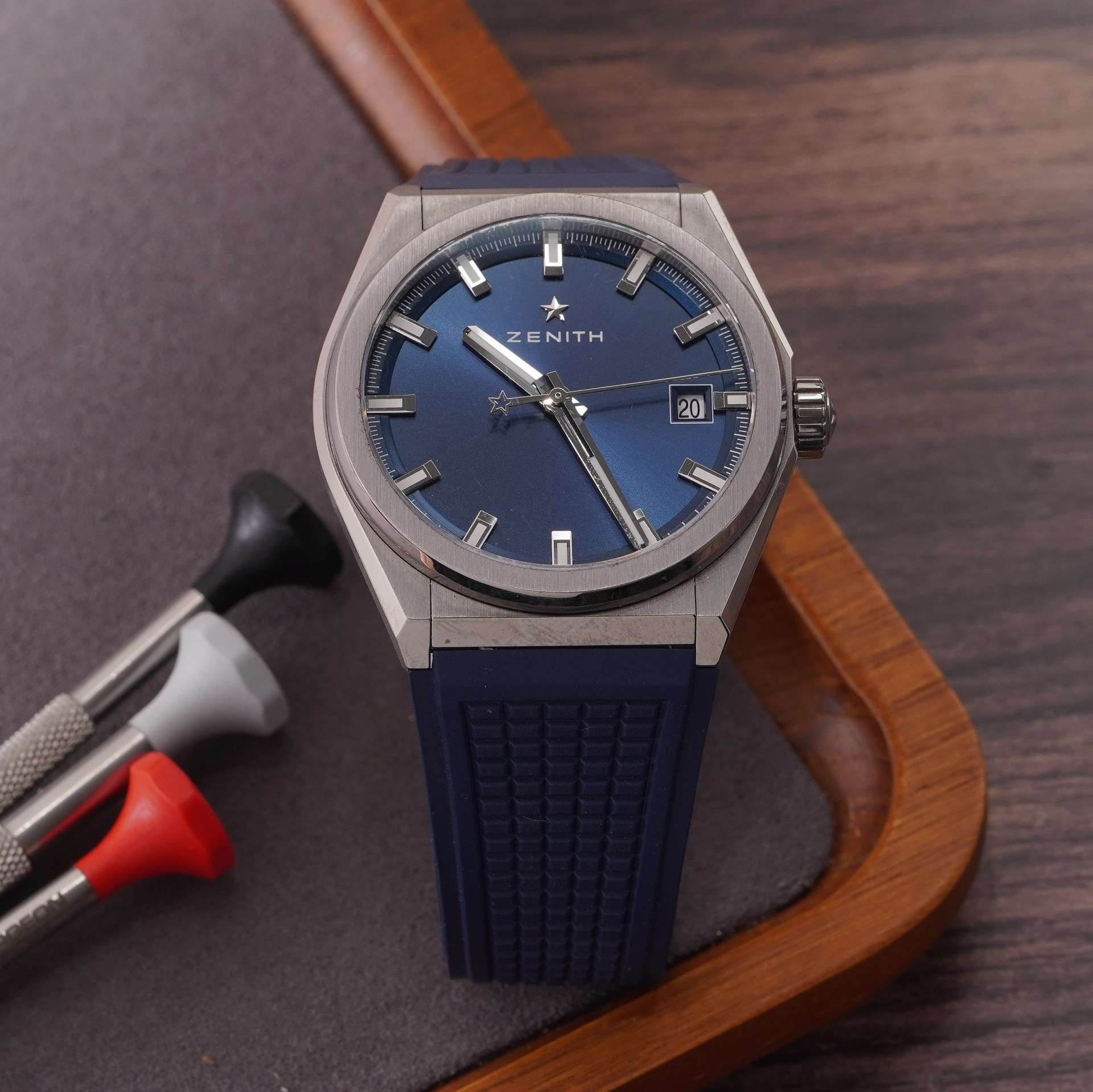 [ USED ] Đồng Hồ Nam Zenith Defy Classic 41mm Navy Date Rubber Strap 95900067051R790 Front