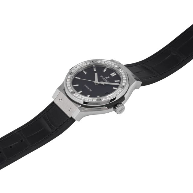 Đồng hồ Nam Hublot Classic Fusion Automatic Mat Black Dial Men's Watch 565.NX.1171 nghiêng Đồng hồ Nam Hublot Classic Fusion Automatic Mat Black Dial Men's Watch 565.NX.1171 nghiêng