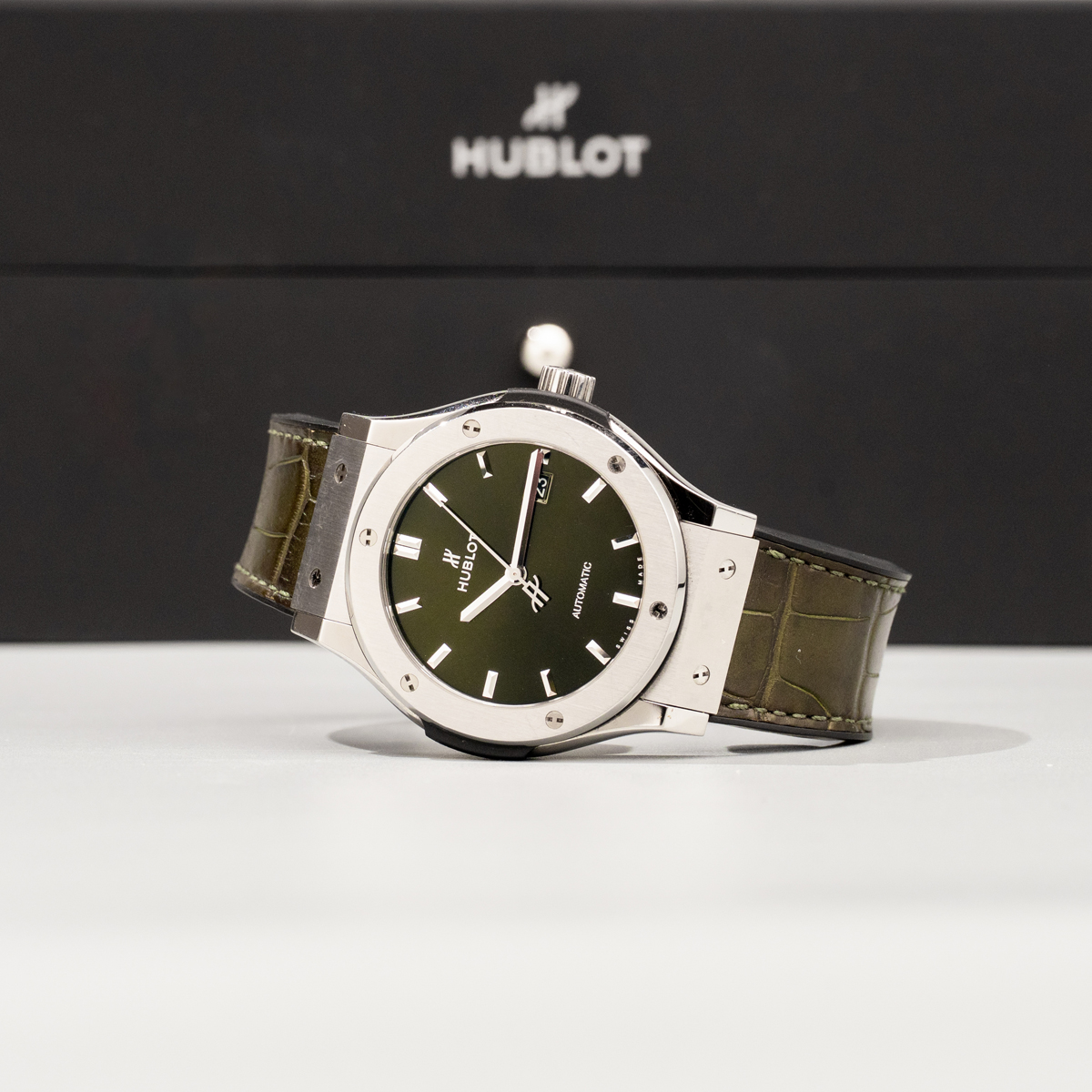 classic-fusion-titanium-green-42mm-with-leather-strap-side