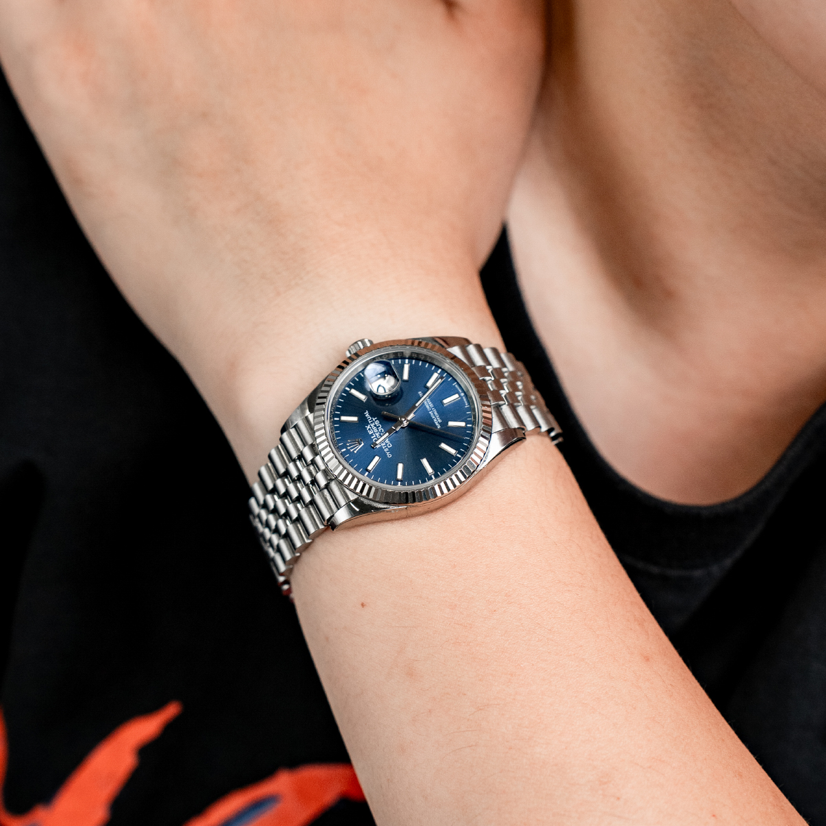 Đồng-Hồ-Nam-Rolex-Datejust-36mm-Navy-Index-126234-hand-on2 Đồng-Hồ-Nam-Rolex-Datejust-36mm-Navy-Index-126234-hand-on2