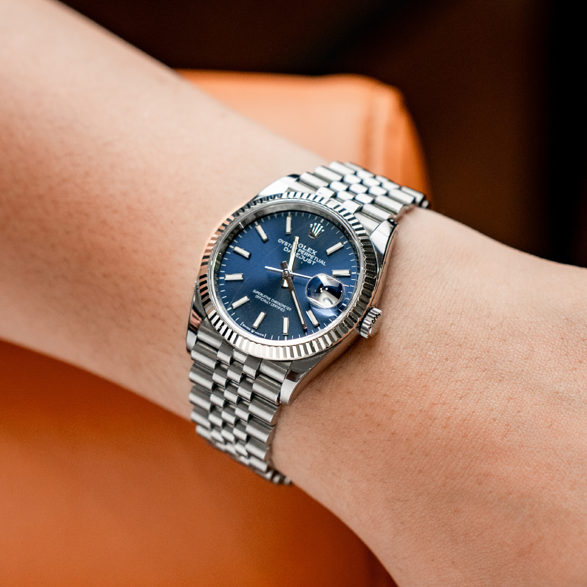 Đồng-Hồ-Nam-Rolex-Datejust-36mm-Navy-Index-126234-Hand-on3 Đồng-Hồ-Nam-Rolex-Datejust-36mm-Navy-Index-126234-Hand-on3