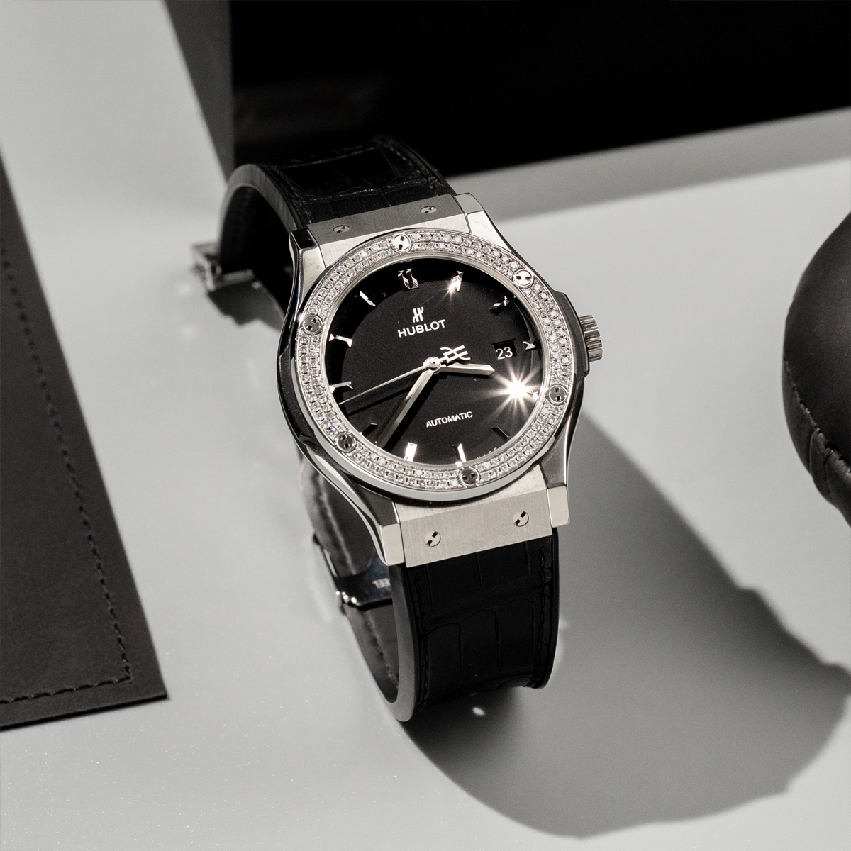 hublot-classic-fusion-titanium-42mm-leather-strap-with-natural-diamon-bezel-cover