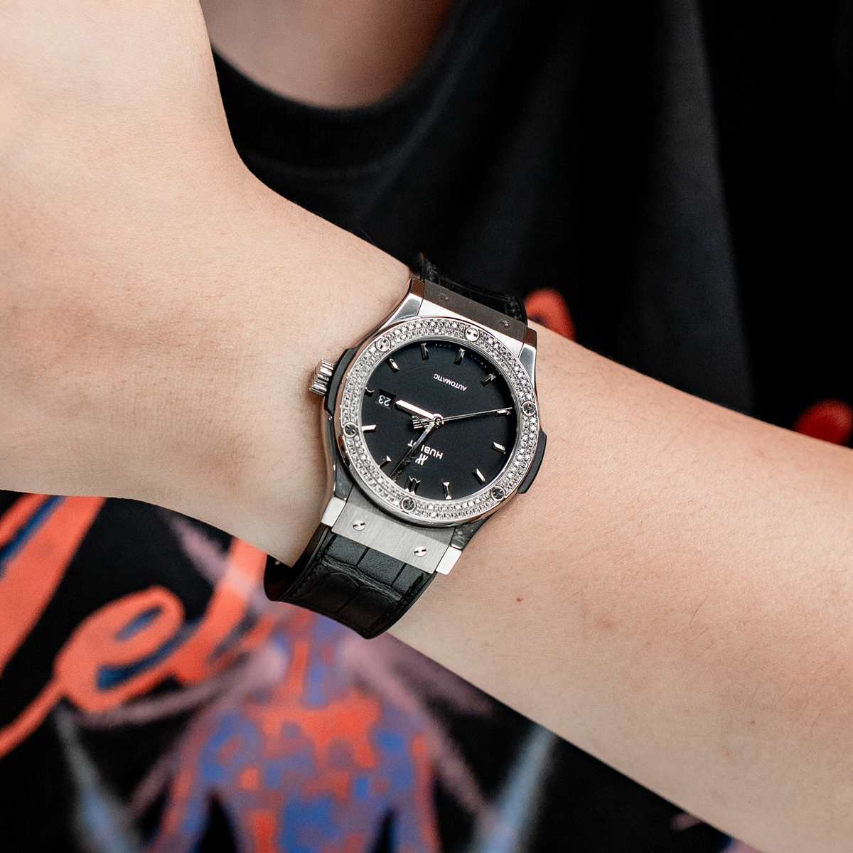hublot-classic-fusion-titanium-42mm-leather-strap-with-natural-diamon-hand-on2 hublot-classic-fusion-titanium-42mm-leather-strap-with-natural-diamon-hand-on2