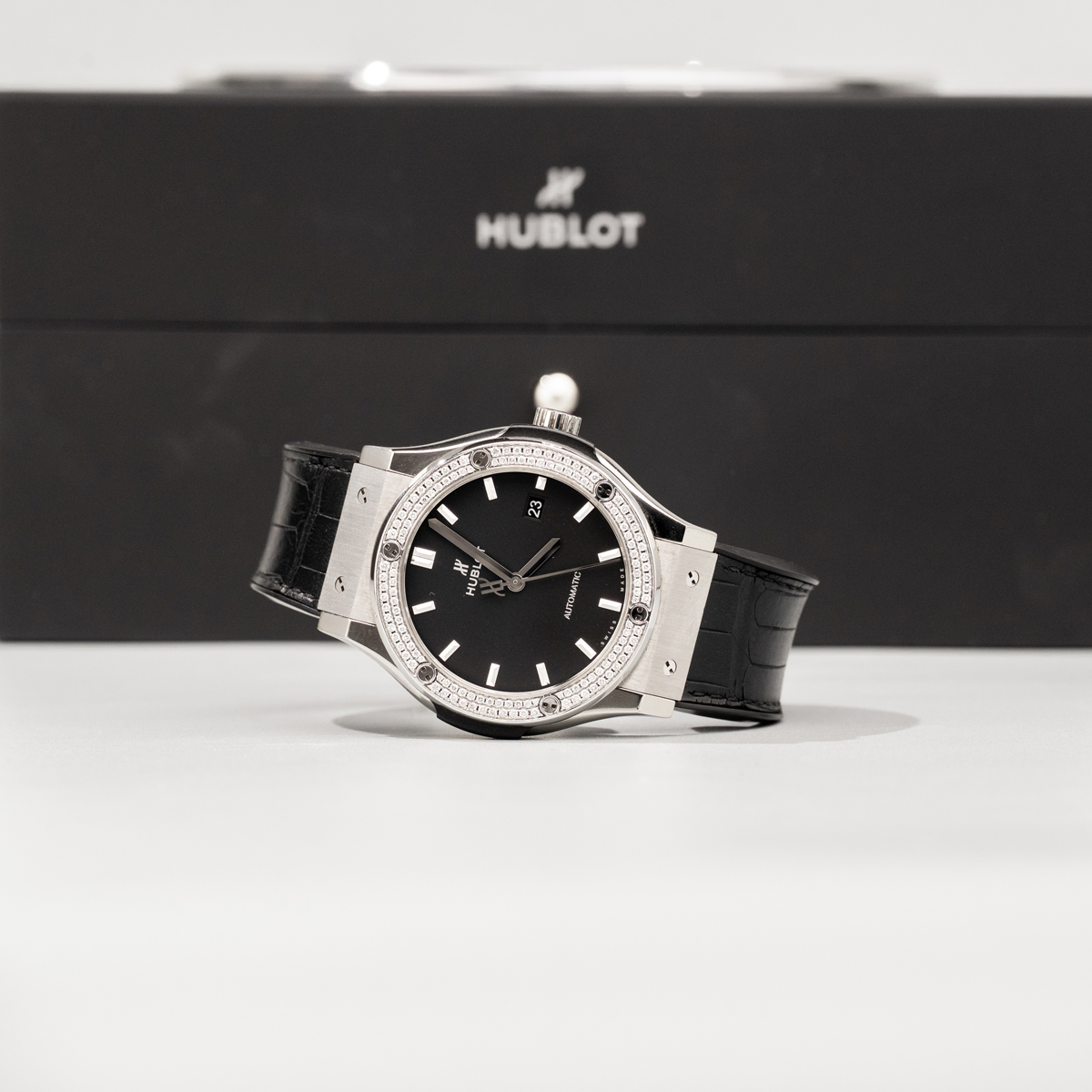 hublot-classic-fusion-titanium-42mm-leather-strap-with-natural-diamon-side hublot-classic-fusion-titanium-42mm-leather-strap-with-natural-diamon-side