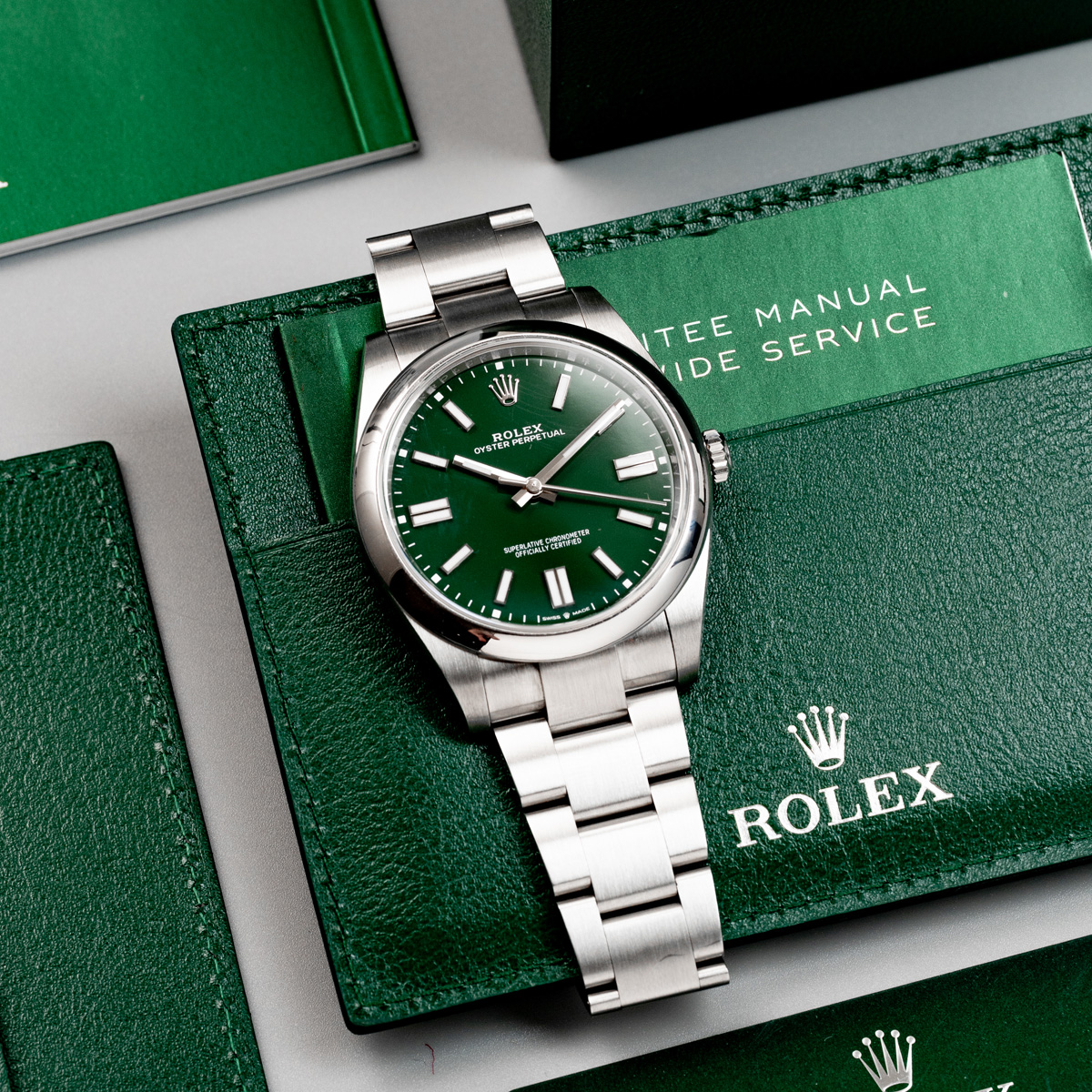 Đồng-Hồ-Nam Rolex-Oyster-Perpetual-41mm-Mặt-Số-Xanh-Lá-124300-cover1