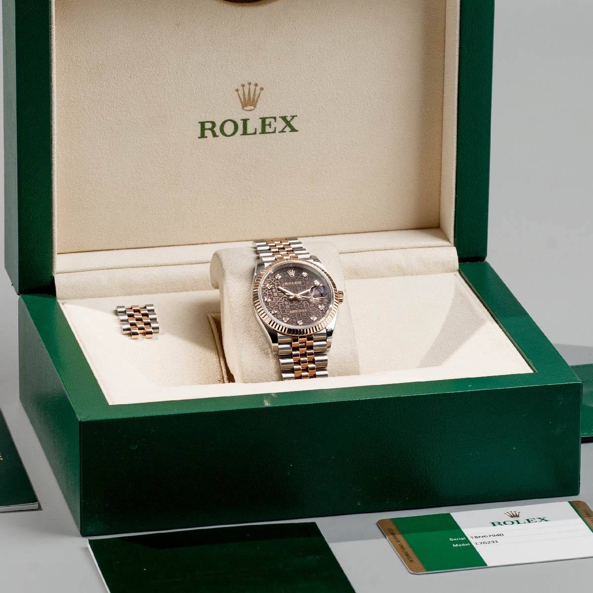 Đồng-Hồ-Rolex-Datejust-36mm-Mặt-Số-Vi-Tính-Chocolate-126231-box